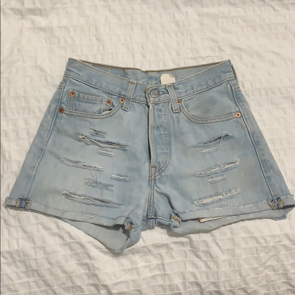 VINTAGE LEVIS SHORTS - Picture 2 of 3